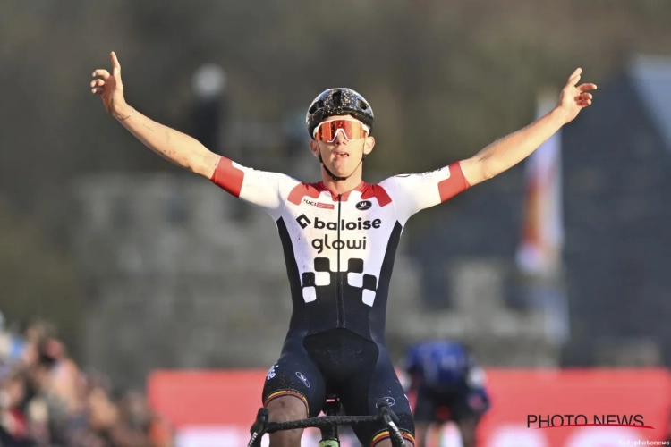 Thibau Nys slaat genadeloos toe en daar verandert valpartij helemaal niets aan: "Geweldige koers gereden"